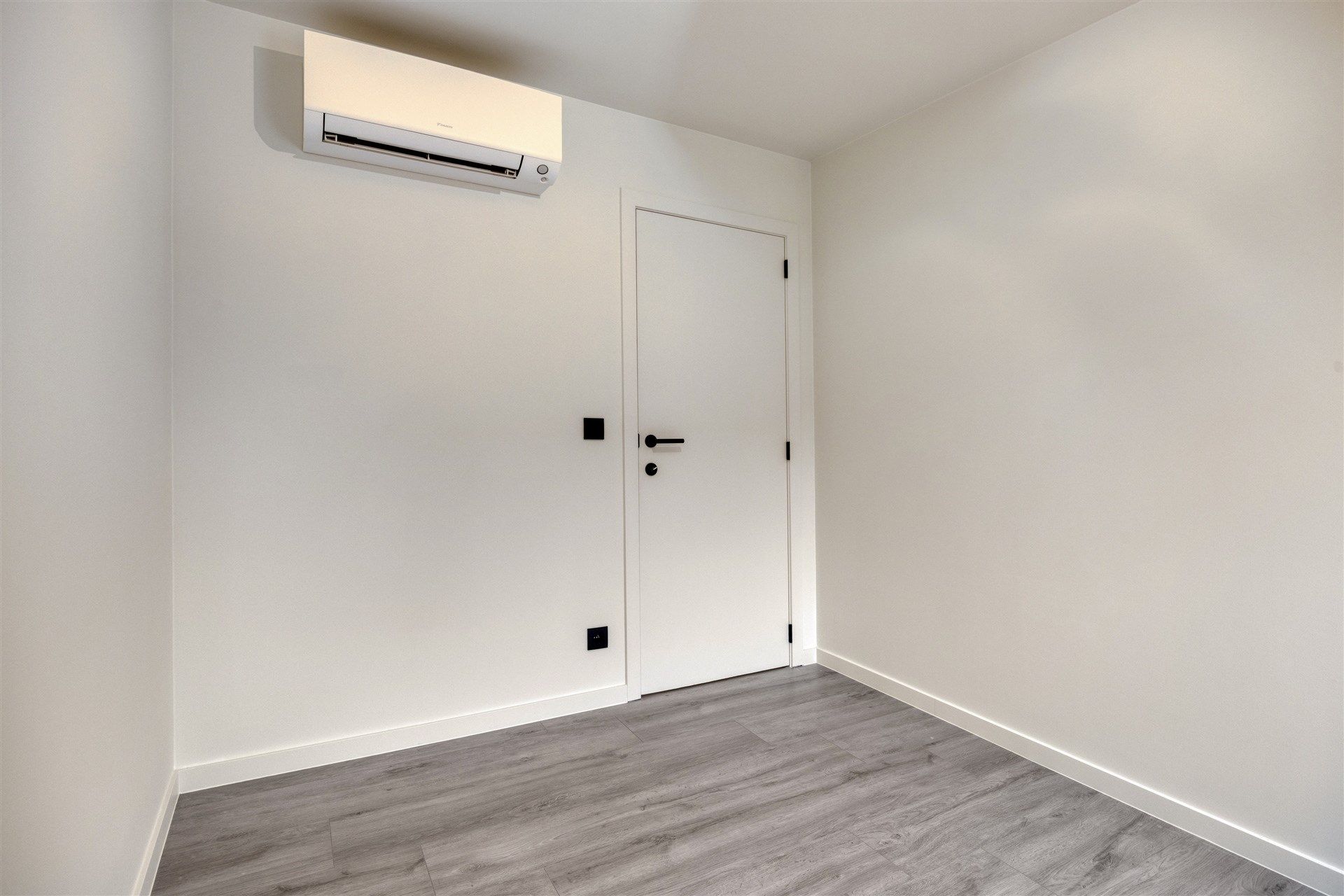 Moderne woning met 4 slaapkamers te Sint-Lievens-Houtem foto 19