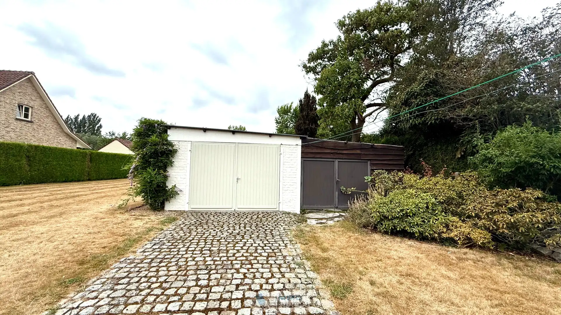 Gerenoveerde gezinswoning met grote tuin foto 15