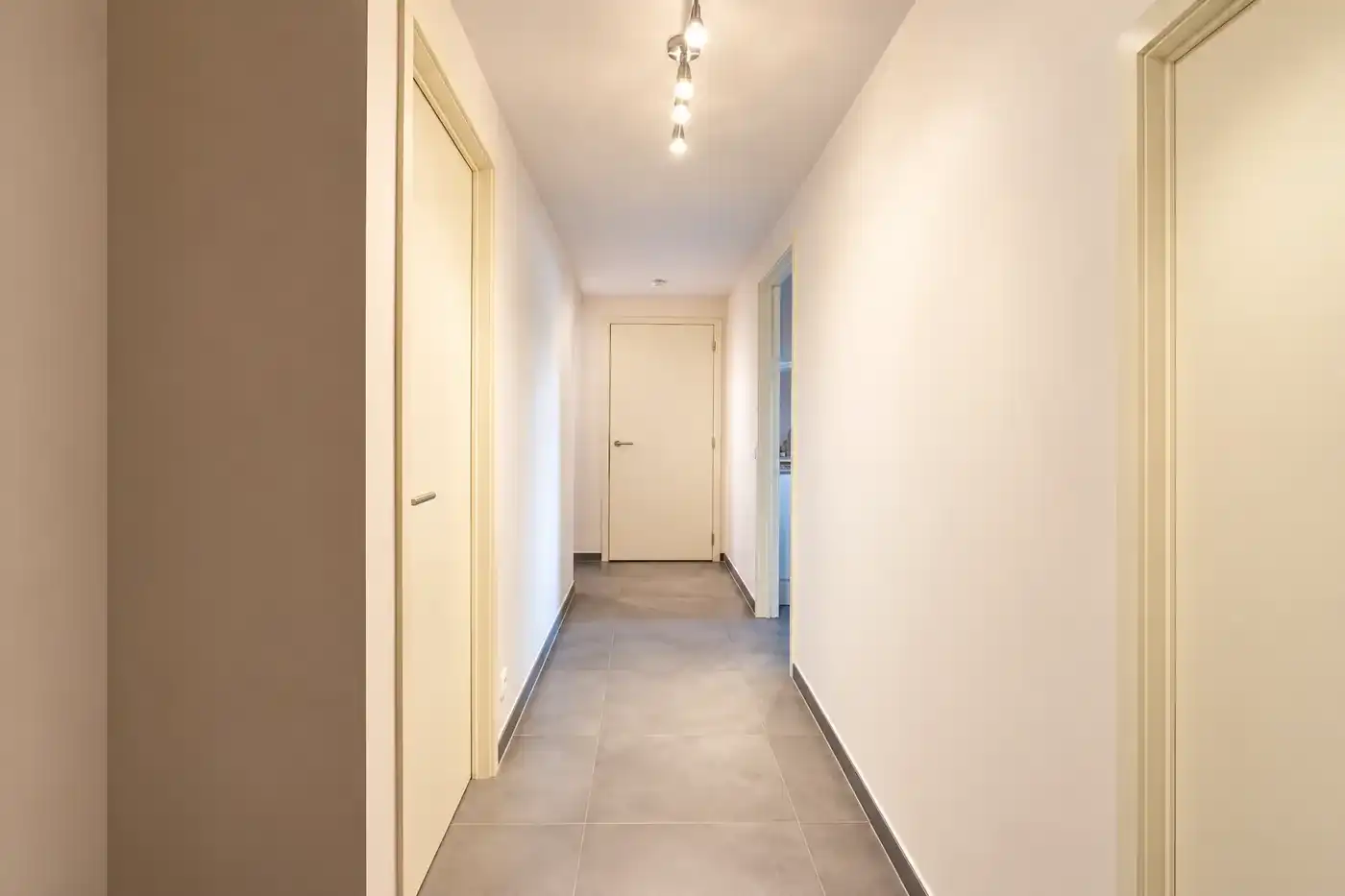 Modern appartement met 2 slaapkamers en autostaanplaats in Zwevegem foto 9