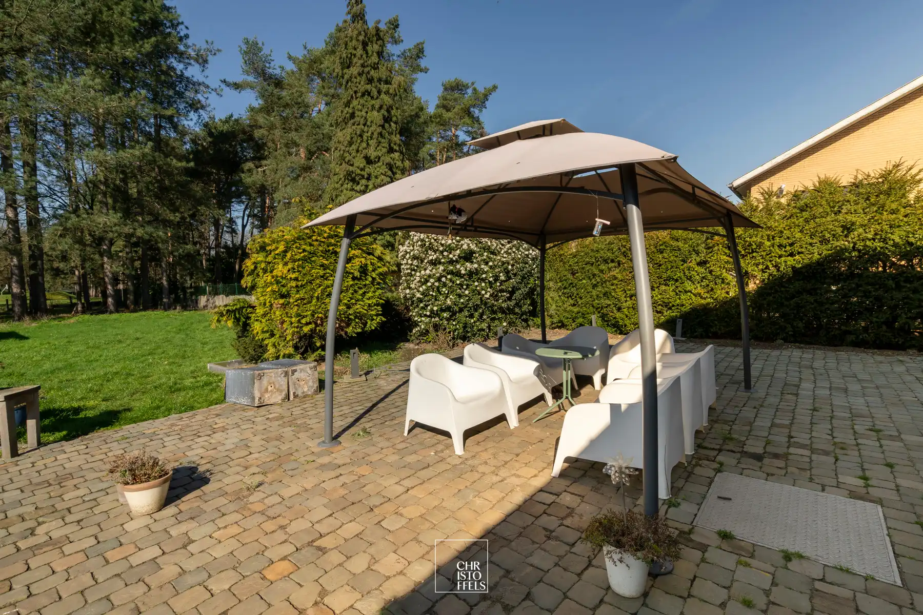 Bungalow op ruim perceel (2000m²) in een groene, rustige omgeving te Gellik-Lanaken! foto 11