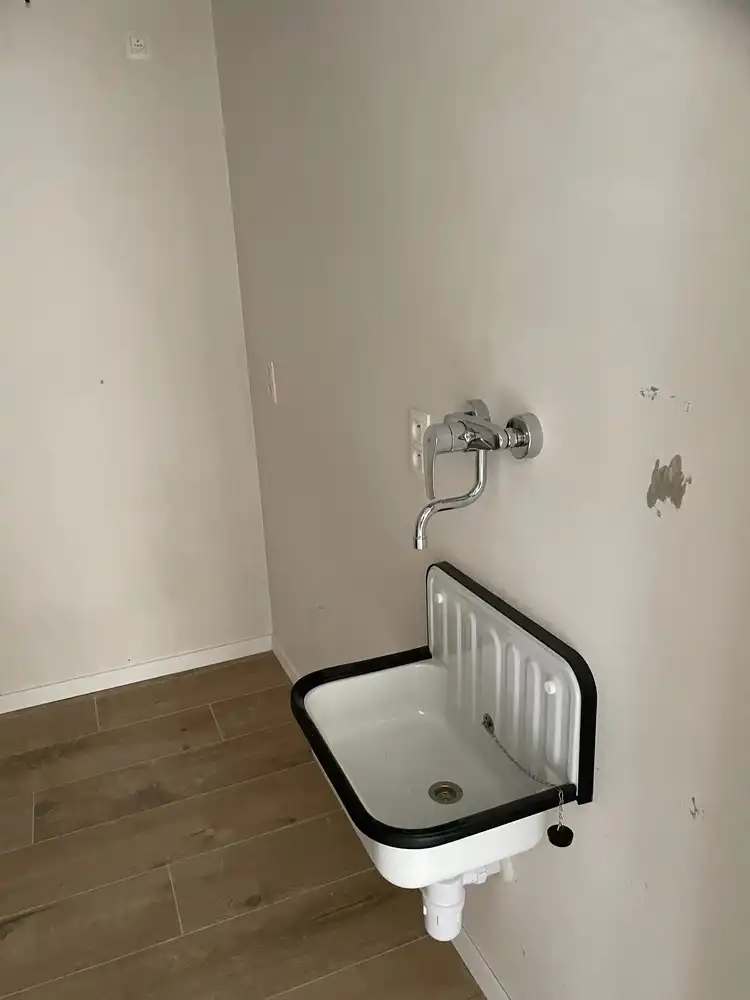 Prachtig nieuwbouw appartement van 3 jaar oud zéér rustig gelegen in het centrum met 2 slaapkamers en ruim terras. foto 17