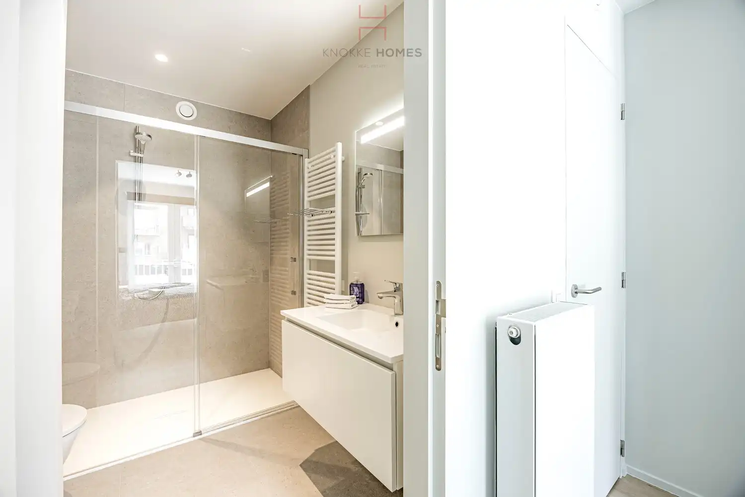 Prachtig afgewerkt nieuwbouwappartement met twee slaapkamers en twee badkamers op de Parmentierlaan foto 17