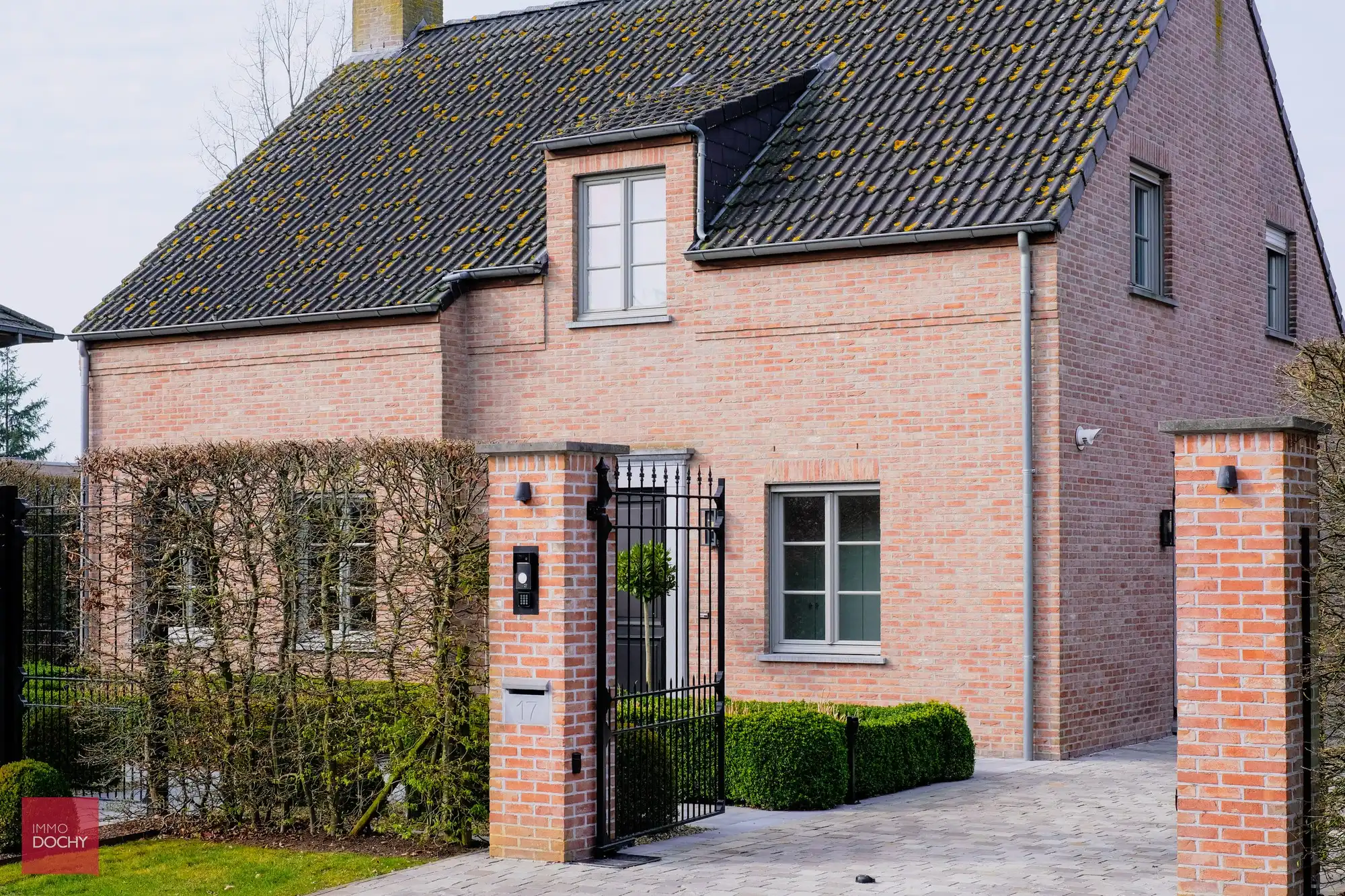 Uitermate goed onderhouden VILLA op goede ligging | Meirelos foto {{pictureIndex}}