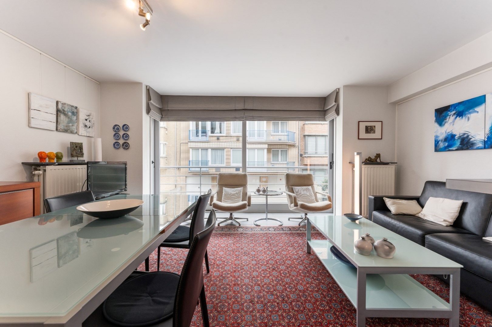 Prachtig 2 slaapkamer appartement met zijdelings zeezicht en ruim zongericht terras foto 2