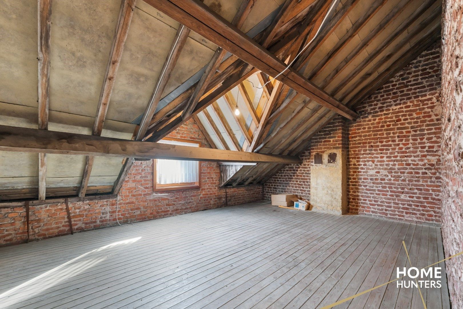 Authentiek herenhuis in Mesen – een renovatieparel met potentieel foto 17