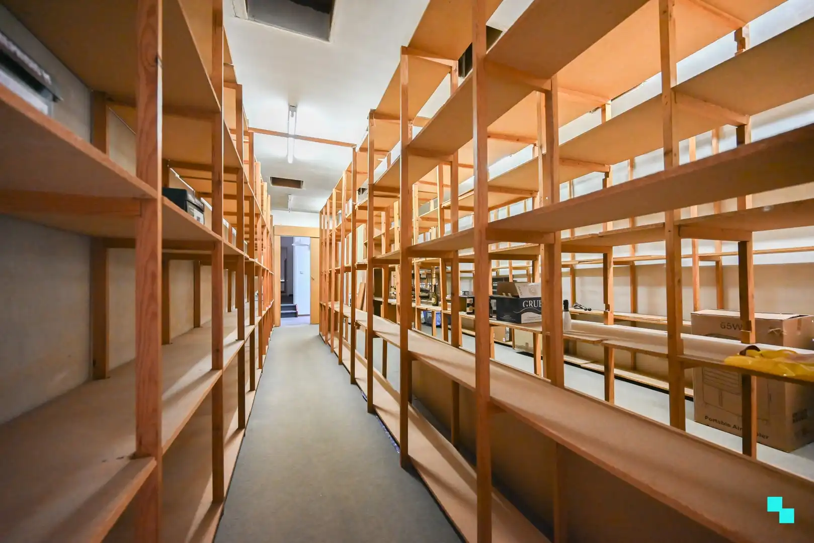 Centraal gelegen handelsruimte met bijhorende woonst en leuke stadstuin te Izegem foto 27