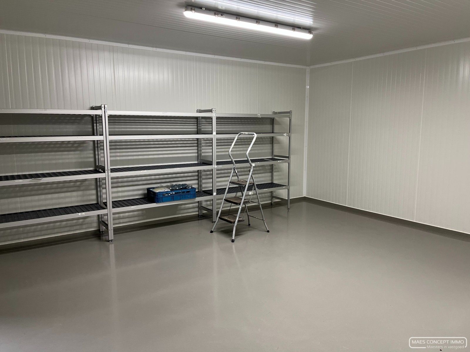 Ingericht magazijn te huur voor bereiding van voedsel in Wielsbeke foto 9