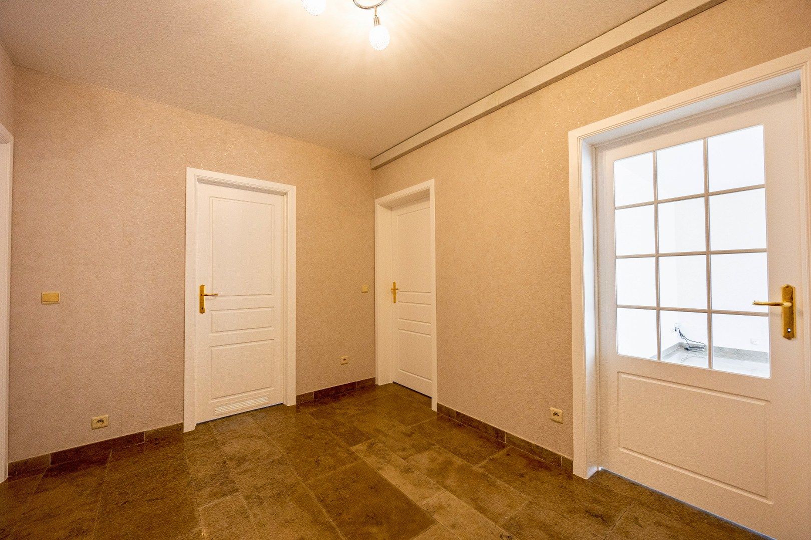 Instapklaar en energiezuinig appartement met 2 slpk te Buizingen. foto 8