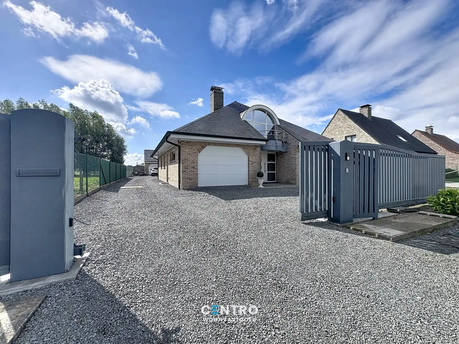 Onmiddellijk instapklare woning met 4 slpks, bureel én ZUIDger. tuin! foto 22