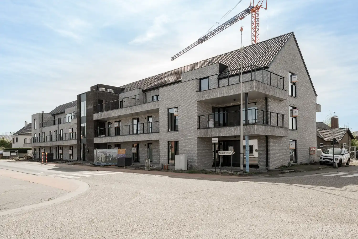 Ruim gelijkvloers appartement met 3 slaapkamers en 2 ruime terrassen. foto {{pictureIndex}}