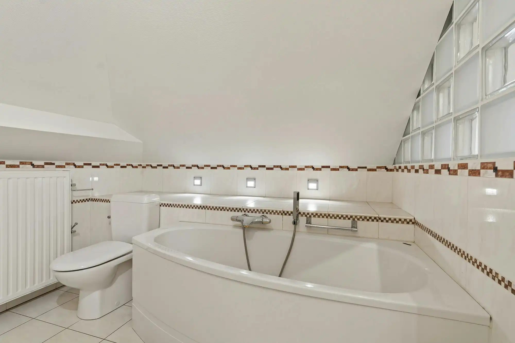 residentieel gelegen villa op 3490 m² te koop in Lichtaart foto 21