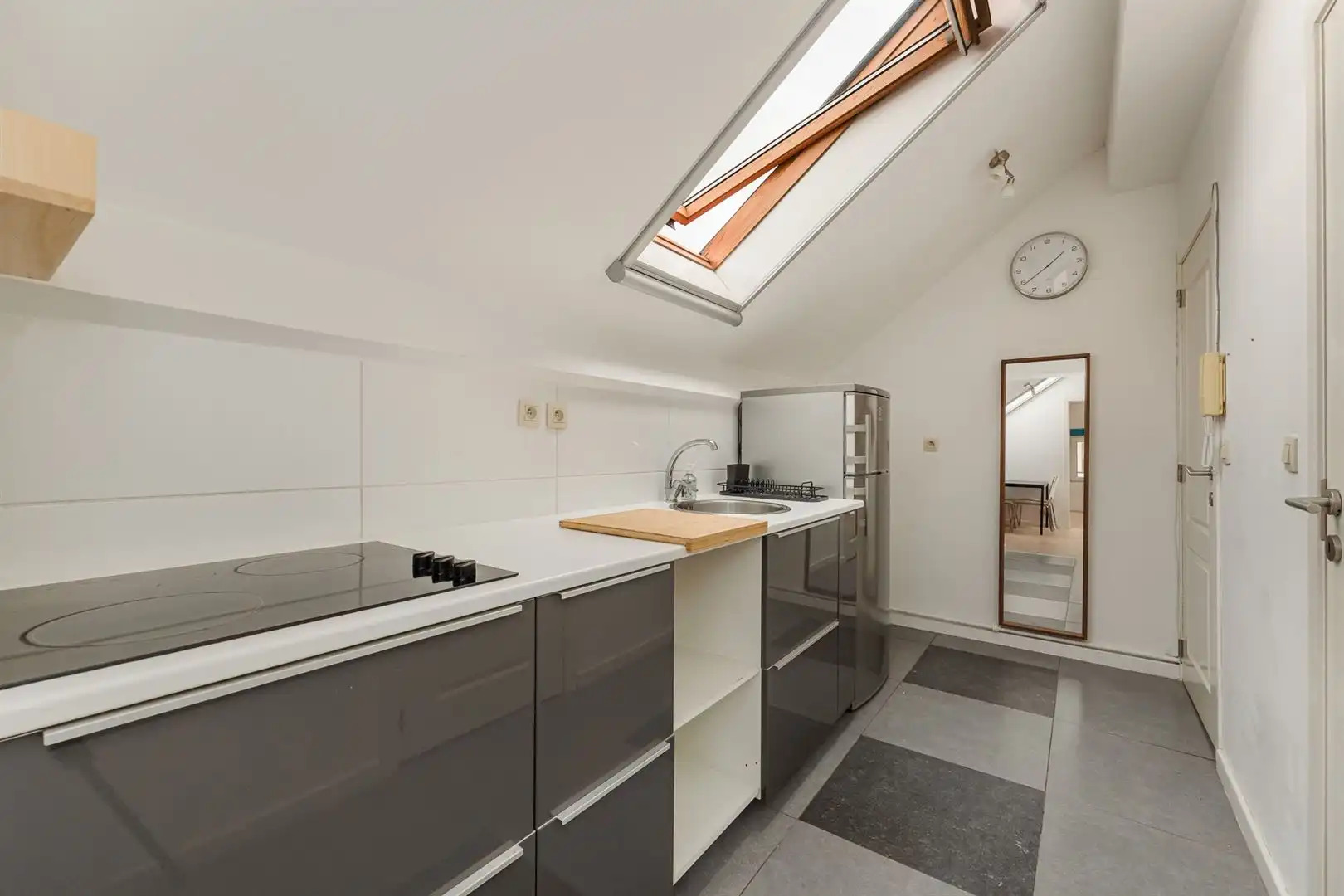 Gezellig dakappartement in een kleinschalig gebouw! foto 6