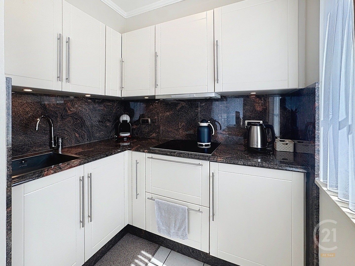 Instapklaar, zonnig appartement in hartje Westende Bad met 2 slaapkamers foto 7