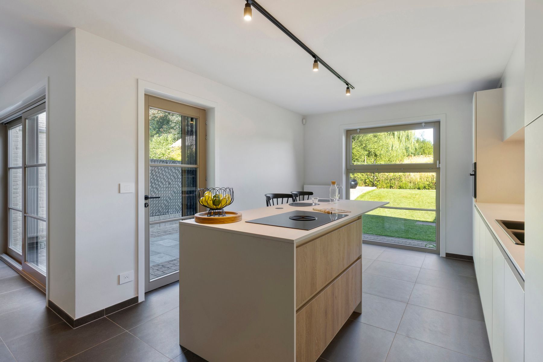 Gerenoveerde woning met 3 slaapkamers foto 8