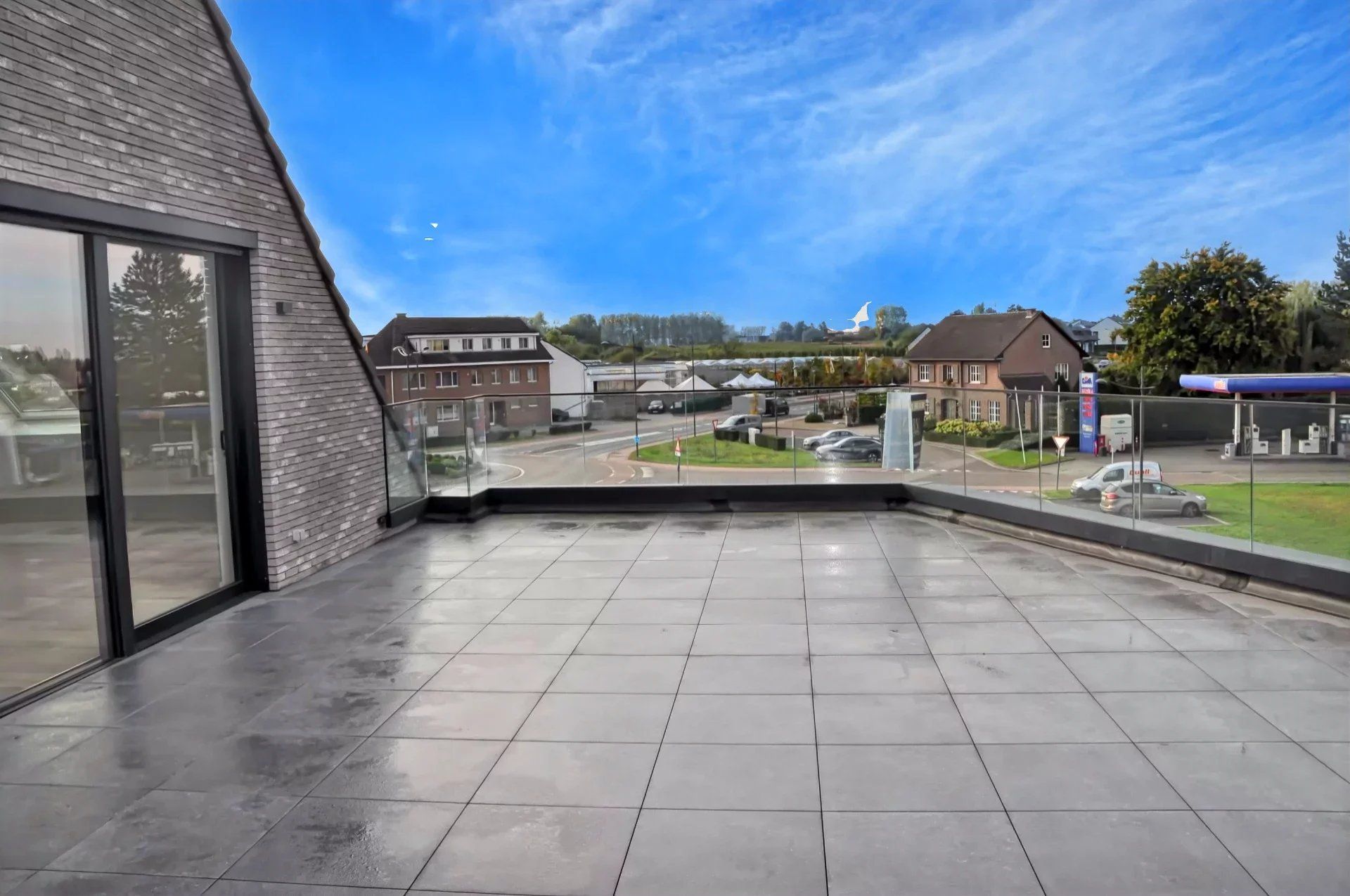 EXCLUSIEF EN KWALITATIEF NIEUWBOUWAPPARTEMENT VAN 163 M² MET 3 SLPK'S, 2 BADK'S EN RIANTE TERRASSEN IN MUNSTERBILZEN foto 3