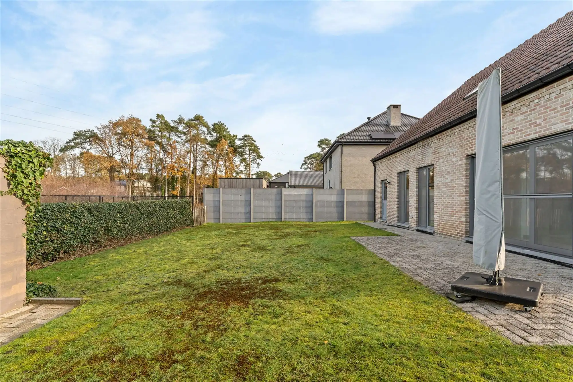 MOOI GERENOVEERDE WONING MET 4 SLAAPKAMERS OP RUSTIGE LIGGING VLAKBIJ KOERSEL CENTRUM foto 24