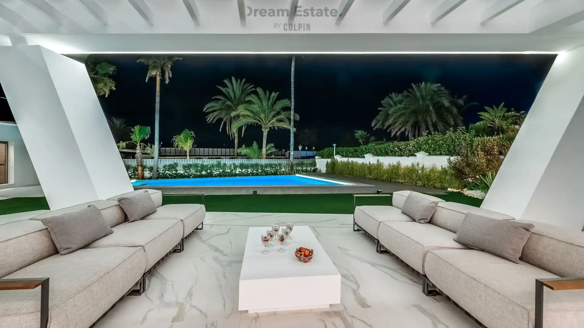 Hypermoderne frontline villa in Los Monteros foto 23