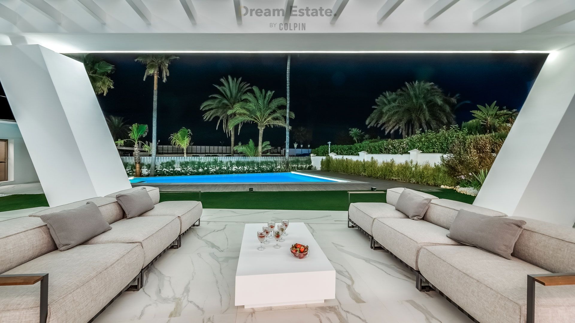 Hypermoderne frontline villa in Los Monteros foto 23