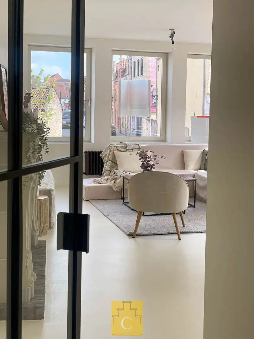 hippe eigentijds gerenoveerde hoekwoning met 2 garages en zonnige stadstuin in de gegeerde Sint-Annawijk foto 2