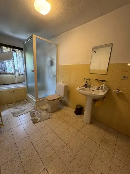 Halfopen gezinswoning met 3 slaapkamers en een grote tuin. foto 26