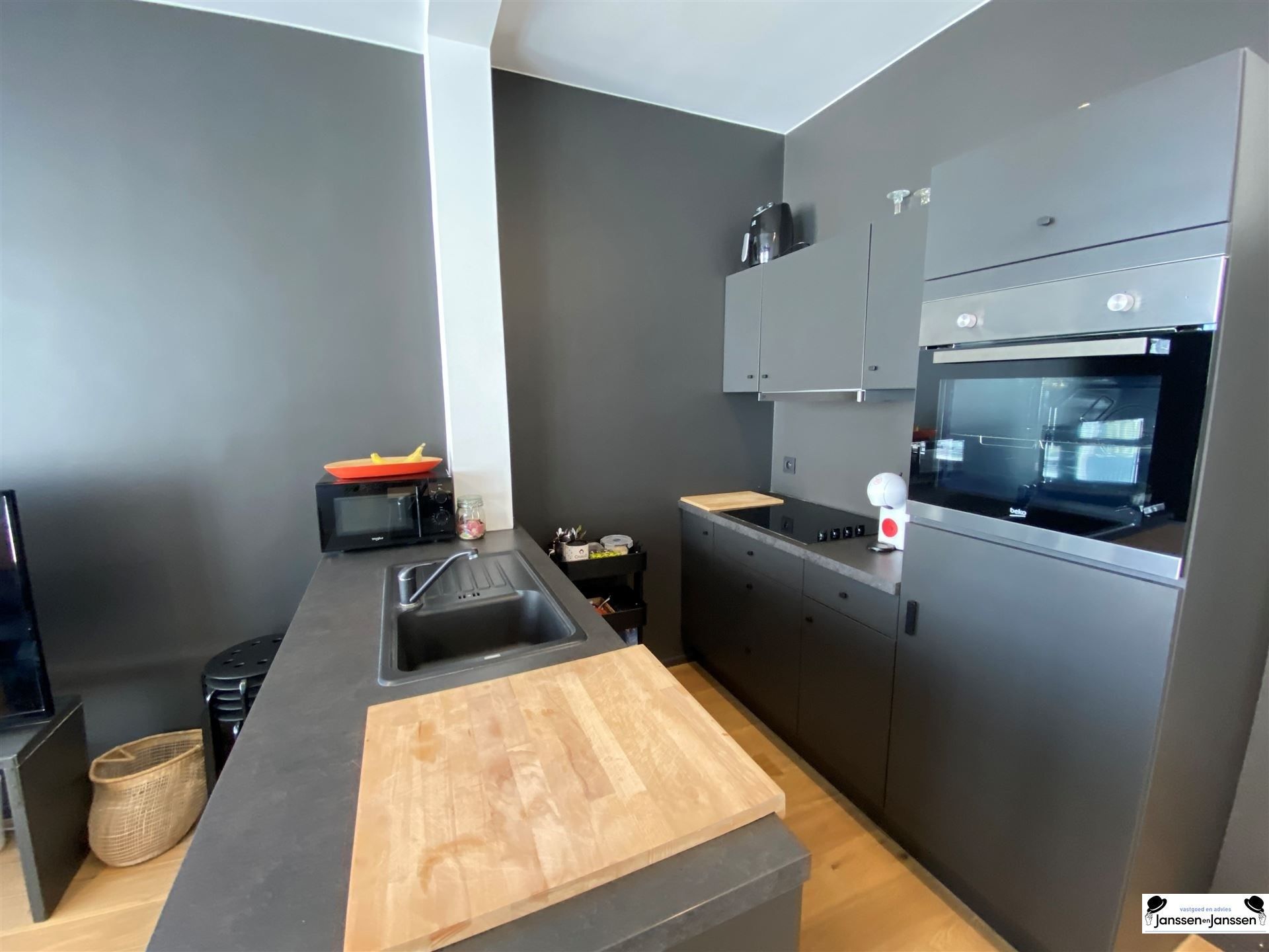 Mooi afgewerkt 2 slaapkamer appartement op en top locatie in Antwerpen foto 7