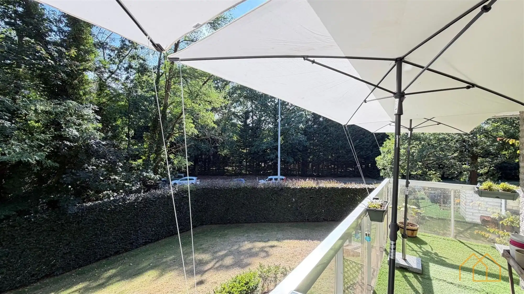 Groot hoek-appartement met 3 terrassen en dubbele garage foto 3