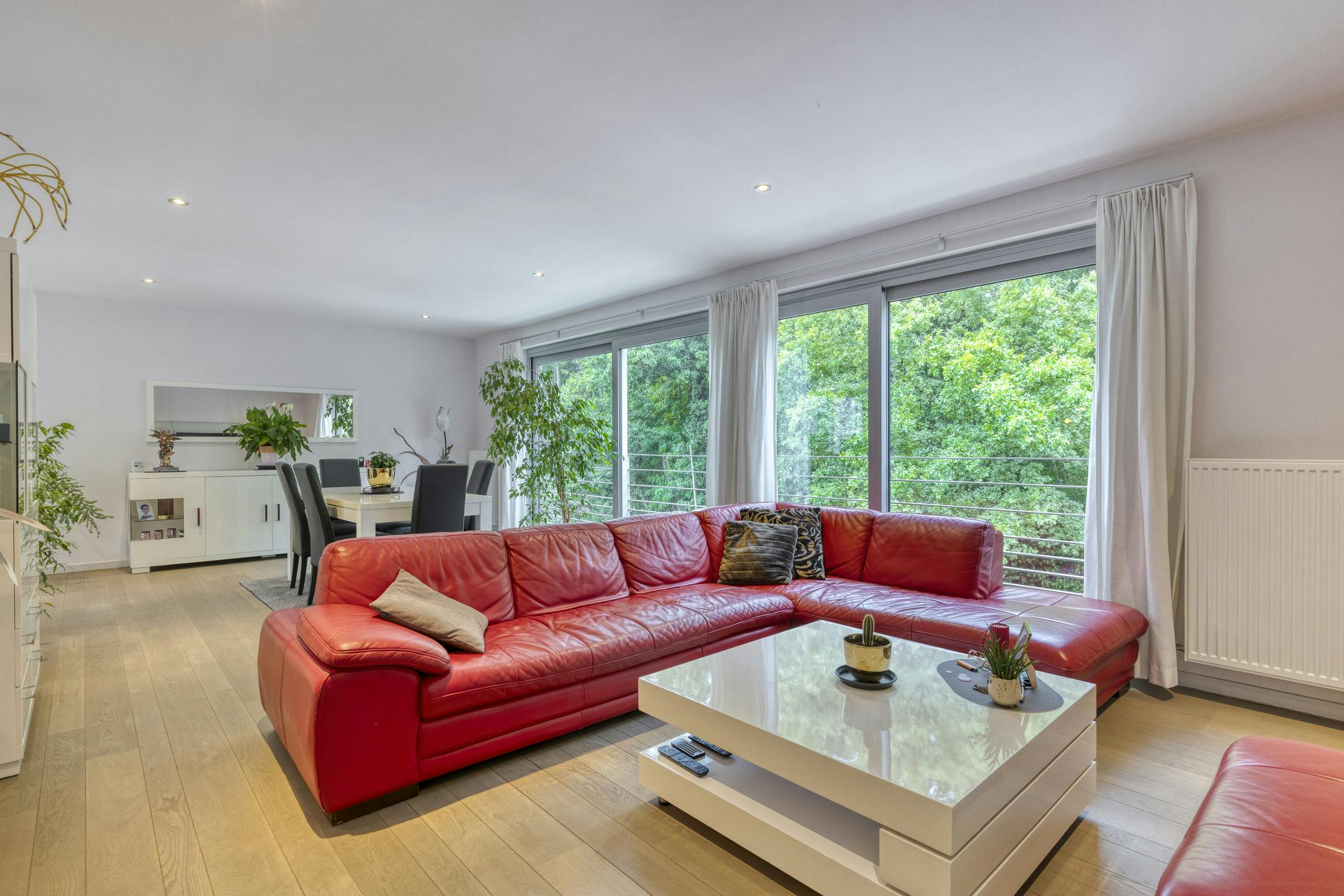 Ruim appartement met 2 slpk en garage te koop in Brasschaat foto 4