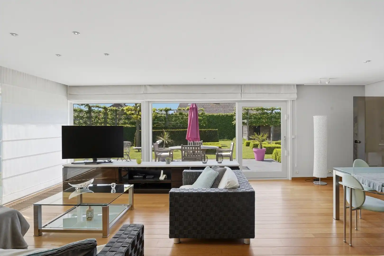 Alleenstaande woning met zonnige tuin op 980 m² foto 6