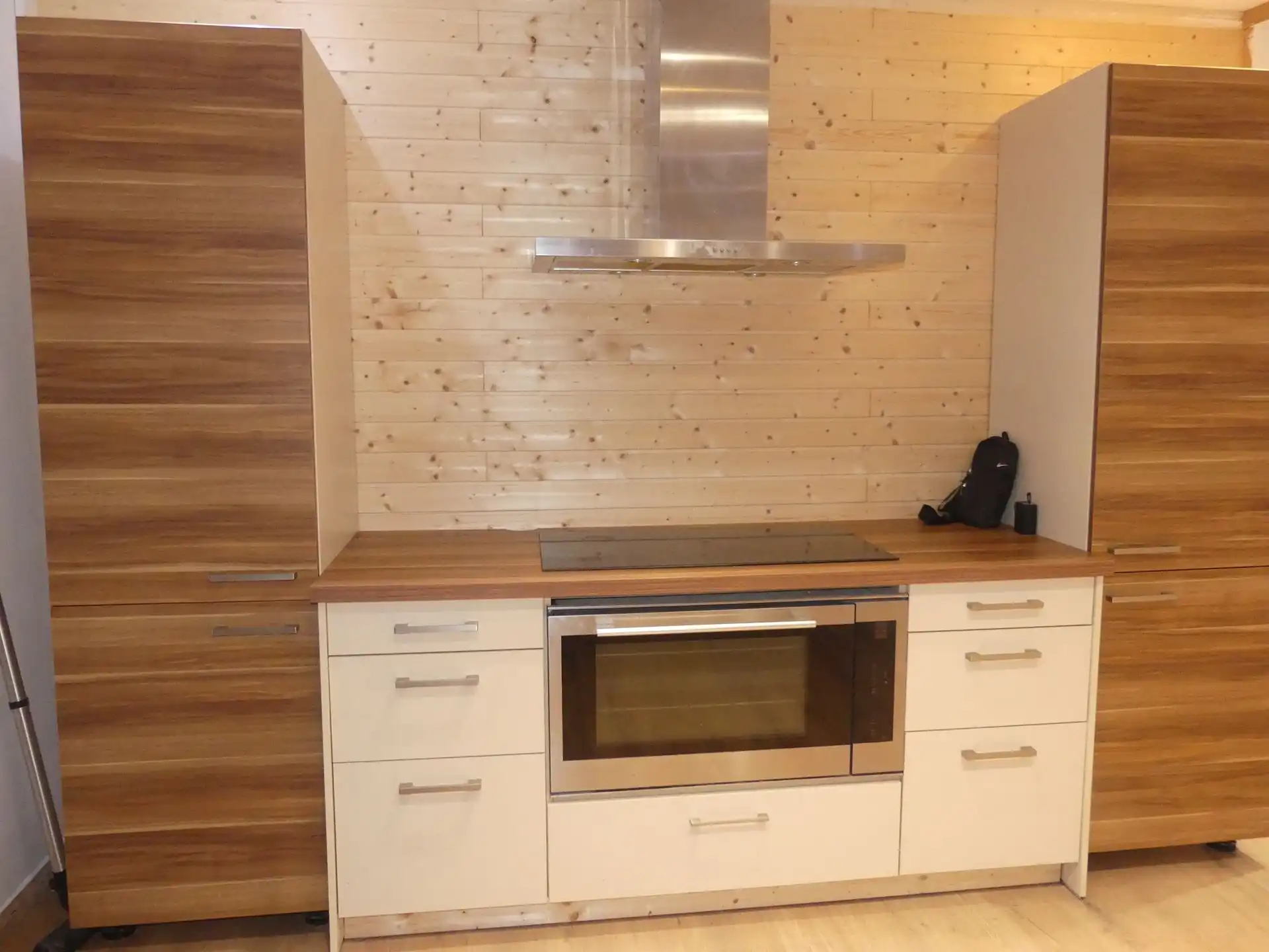 Gerenoveerde woning met garage en tuin! foto 3