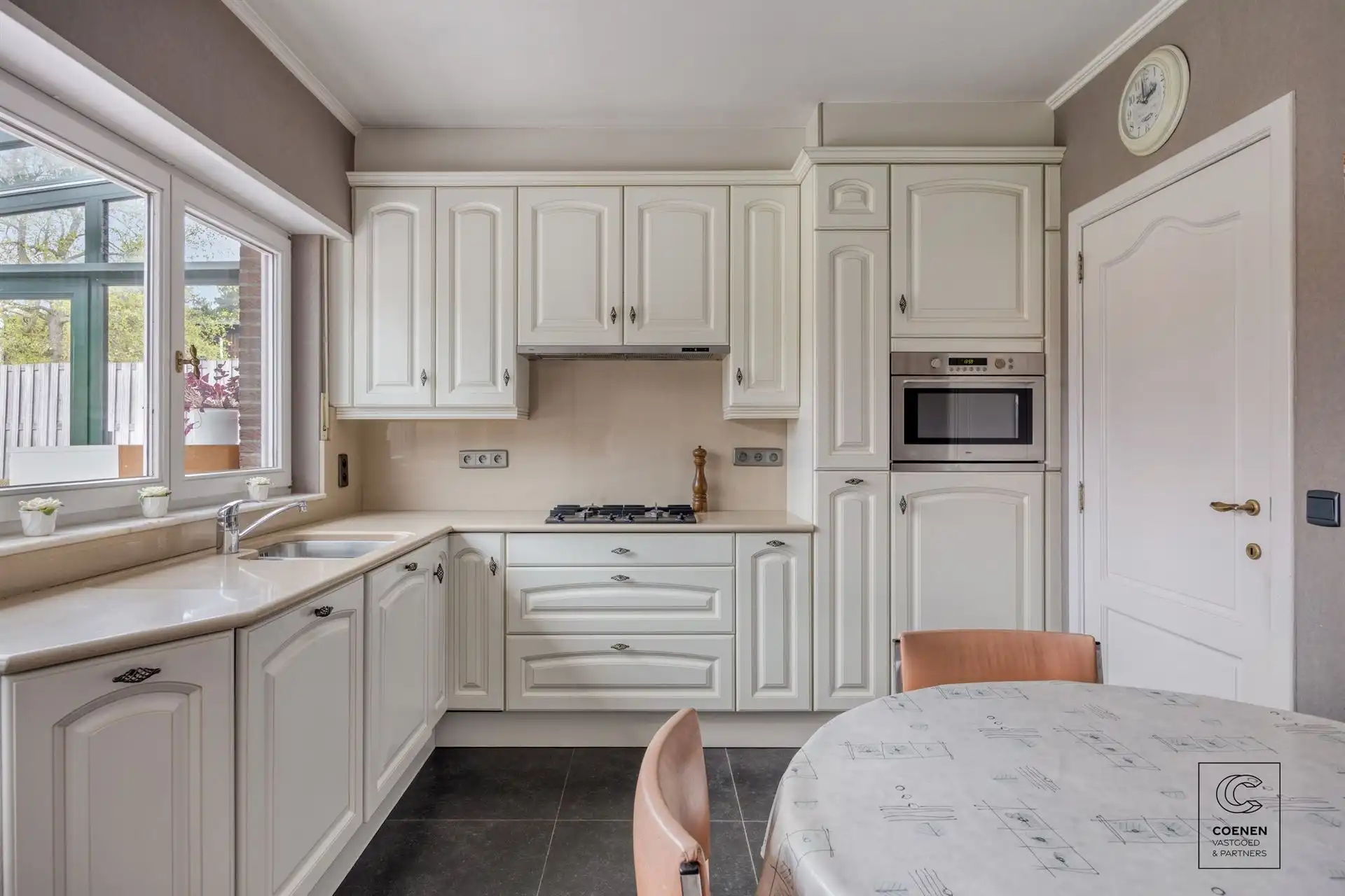 Charmante gezinswoning van 196 m², 3 slpks en 3 garages! foto 6