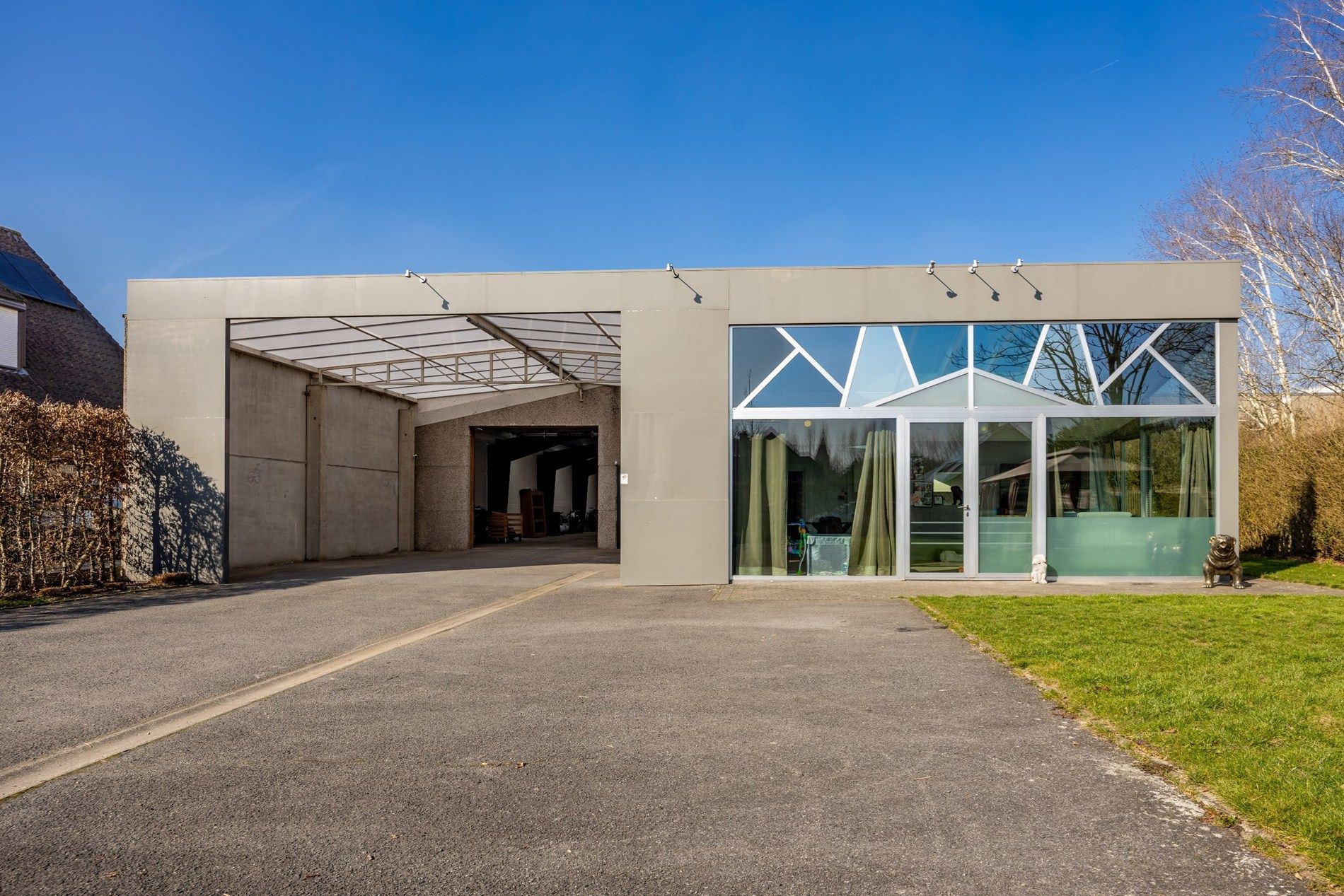 GOED GELEGEN MAGAZIJN MET SHOWROOM foto 18