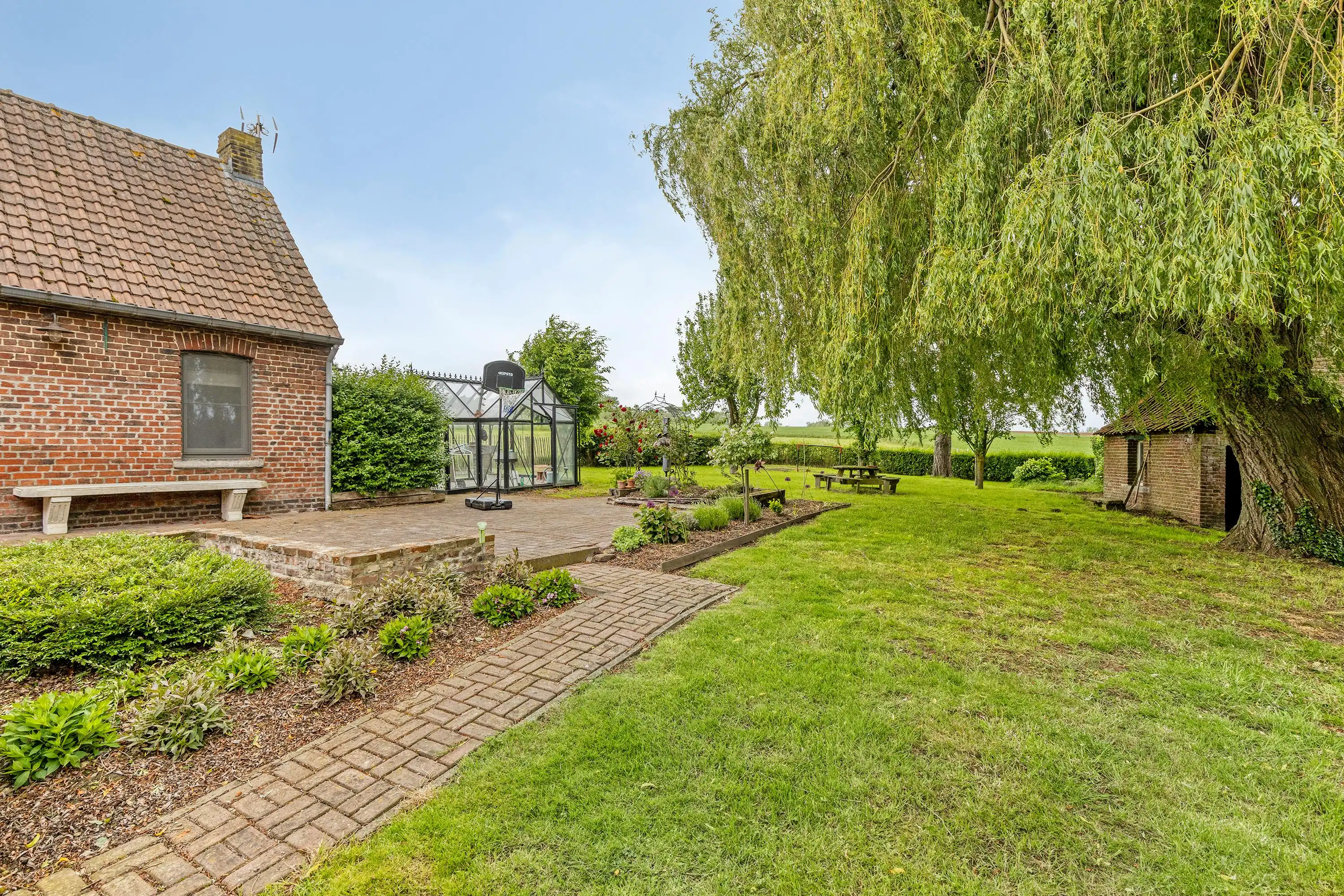 Recent gerenoveerde hoeve te koop in Ellezelles foto 2