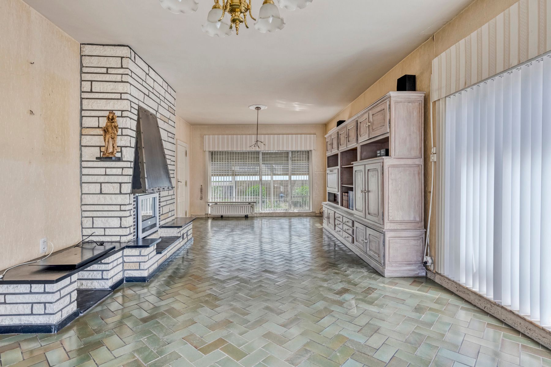 Te renoveren villa met 4 slpk, garage + carport en tuin! foto 5