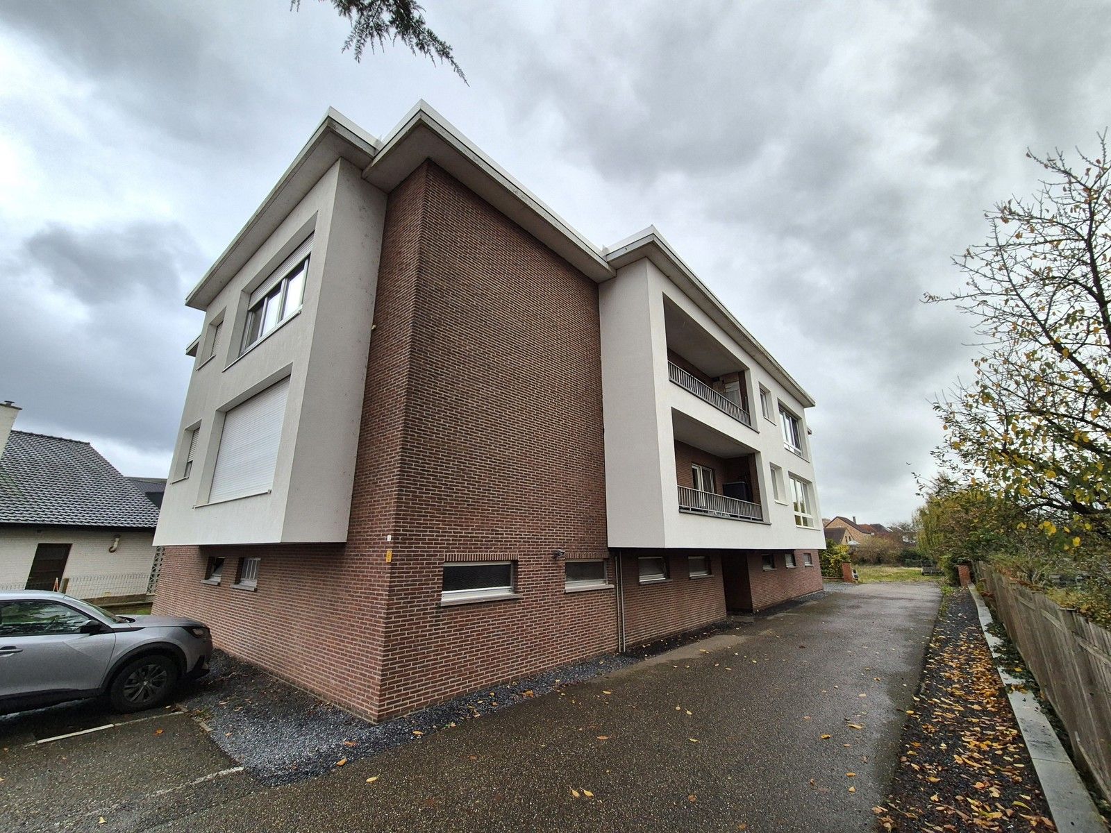 Rustig gelegen met royale living, veel licht en garage foto 18