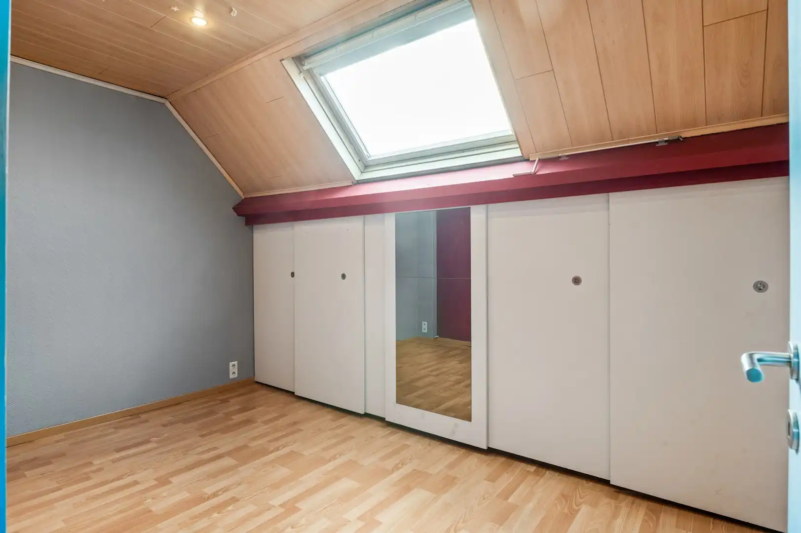 Gezinswoning met 4 slaapkamers in rustige buurt foto 16