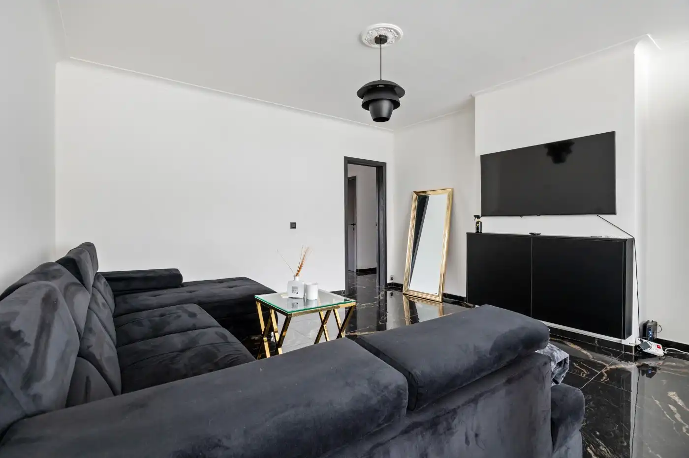 Tof, instapklaar app. op 3e verd. met 2 slpk., terrasje en garage foto 6