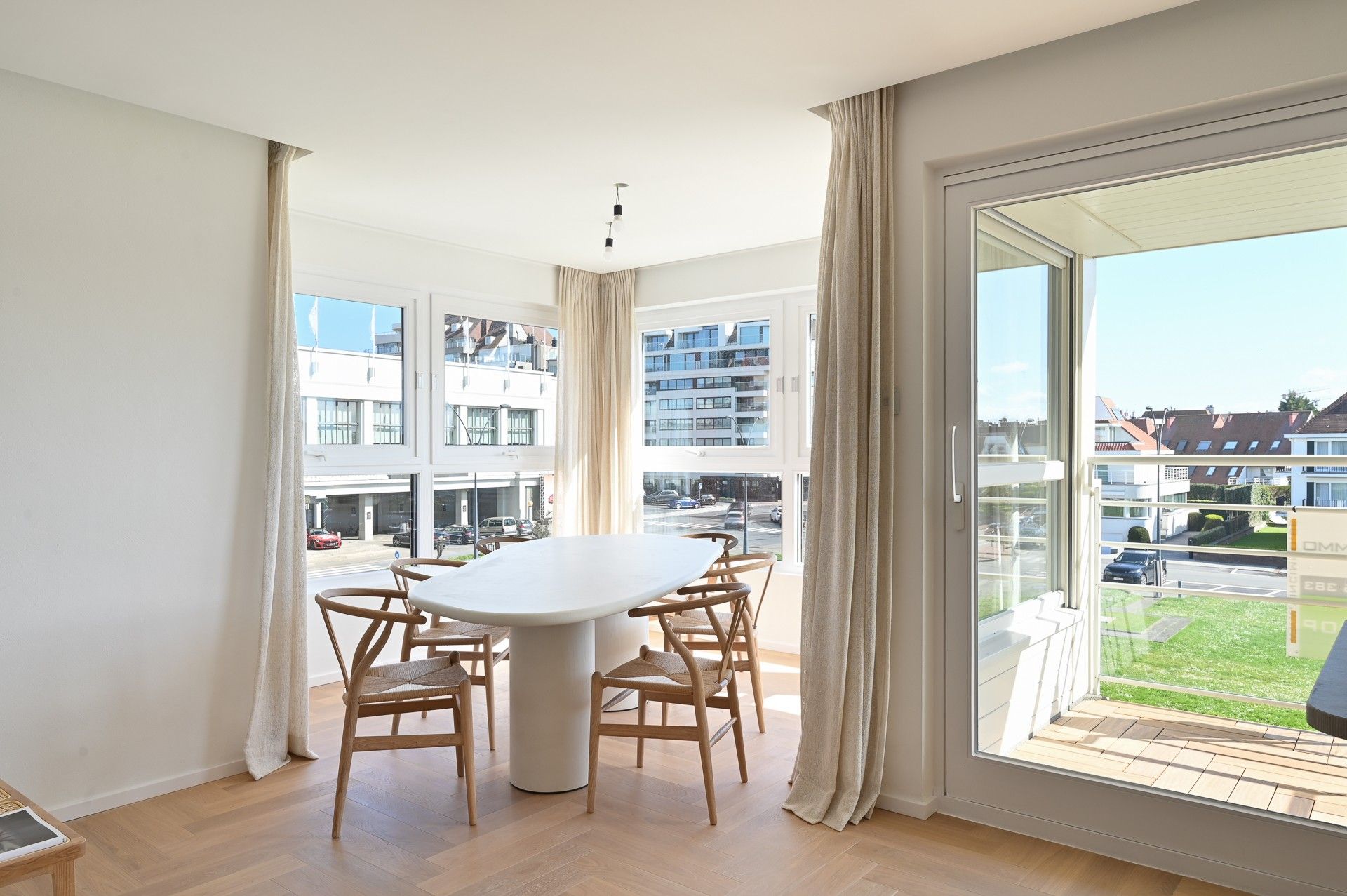 Exclusief hoekappartement in villacomplex met uitzicht op La Réserve en het Casino foto {{pictureIndex}}