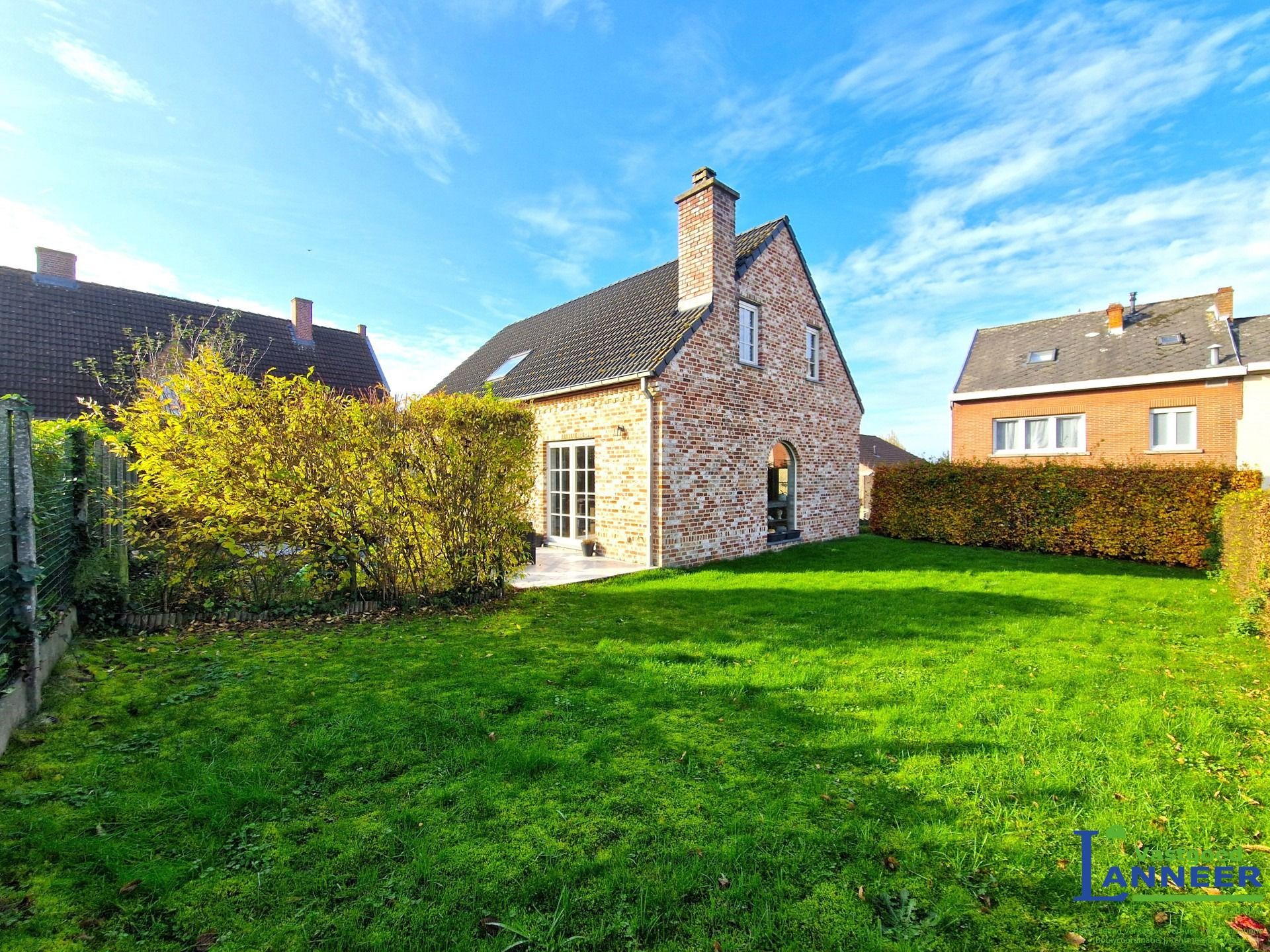 Villa in rustige straat met 3 slaapkamers en mooie tuin foto 5