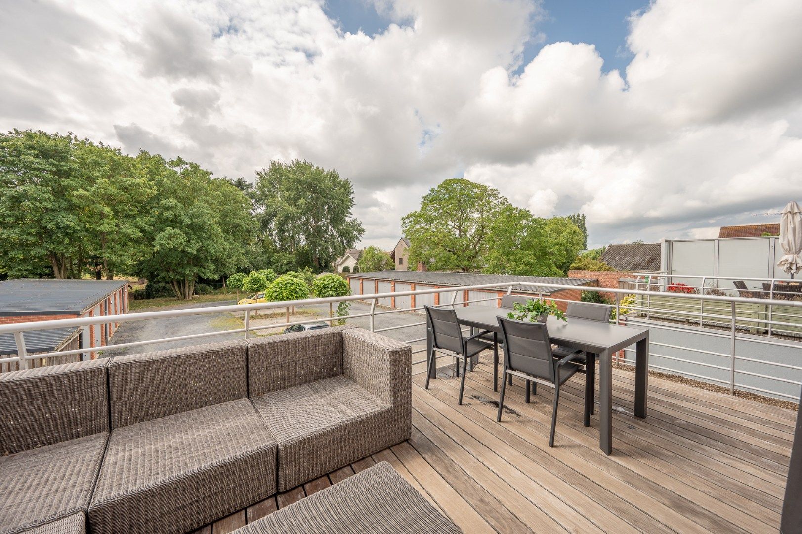 Mooi appartement met 2 slaapkamers en groot terras. foto 9