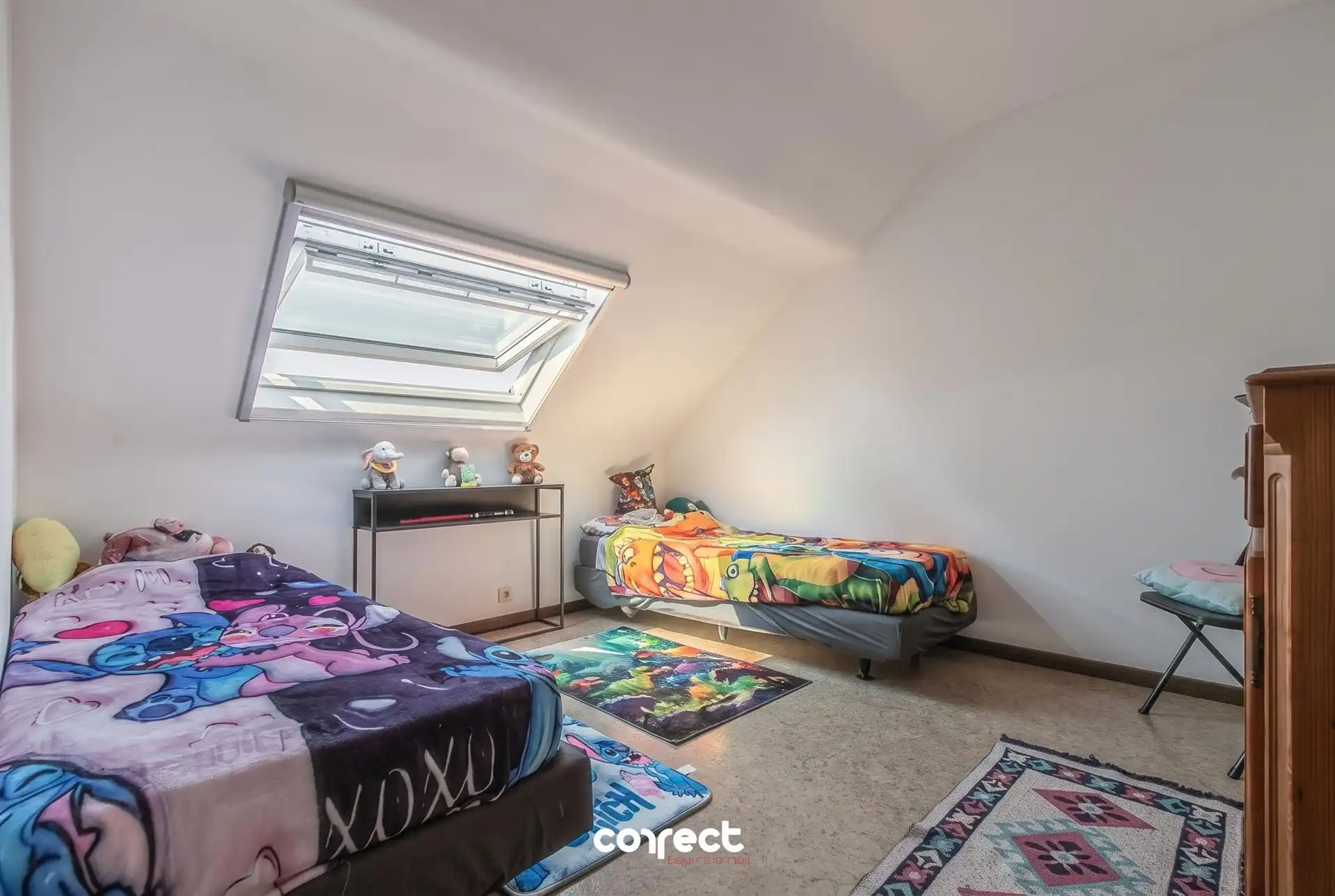 Ruime rijwoning met 4 slaapkamers, polyvalente ruimte, garage en zonnig terras. foto 7