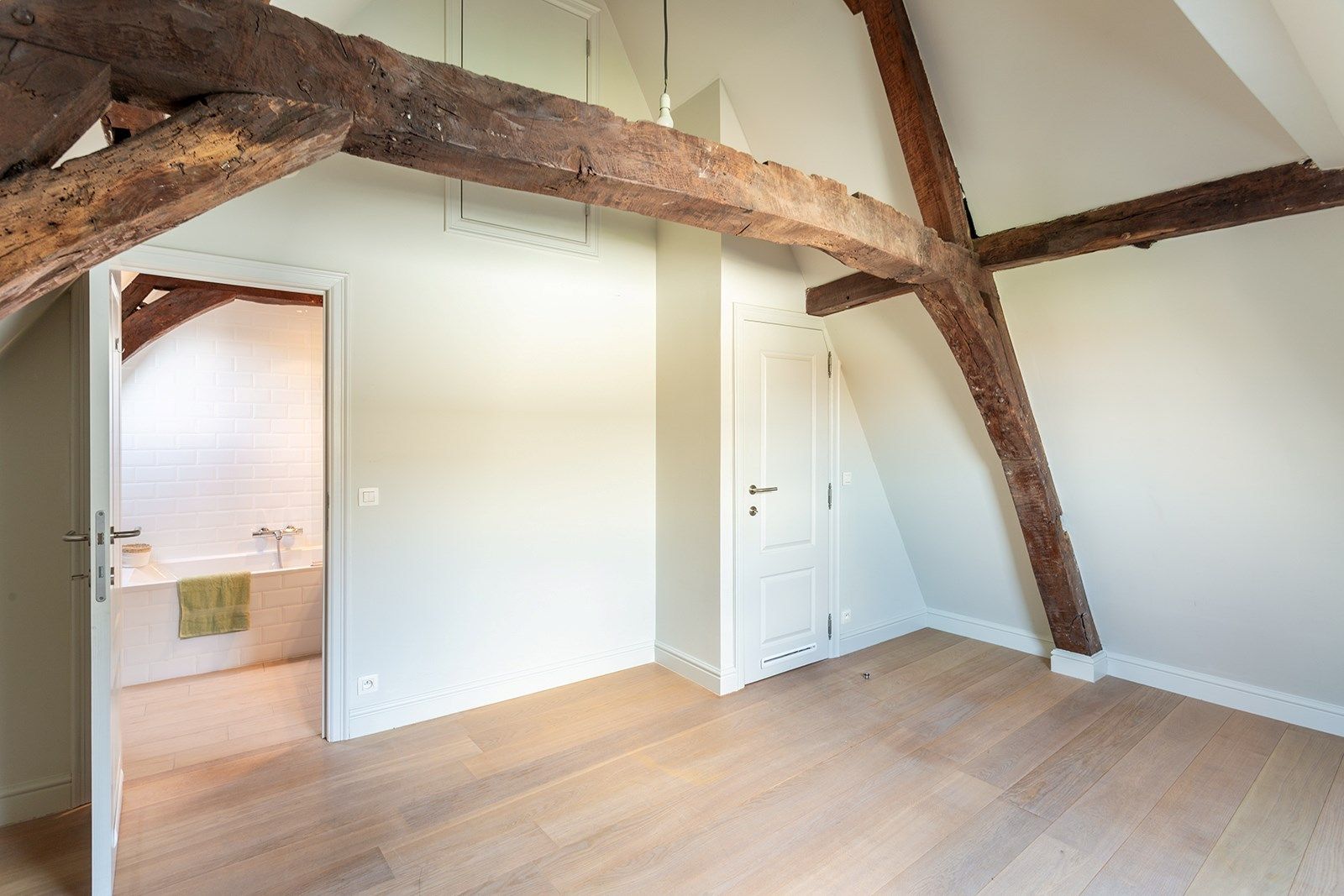 Historisch wonen in de Stad met eigen autostaanplaats foto 15