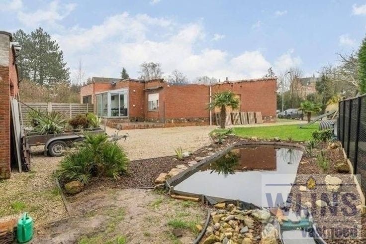 Veelzijdig renovatieproject met enorm potentieel op gunstige ligging foto 2