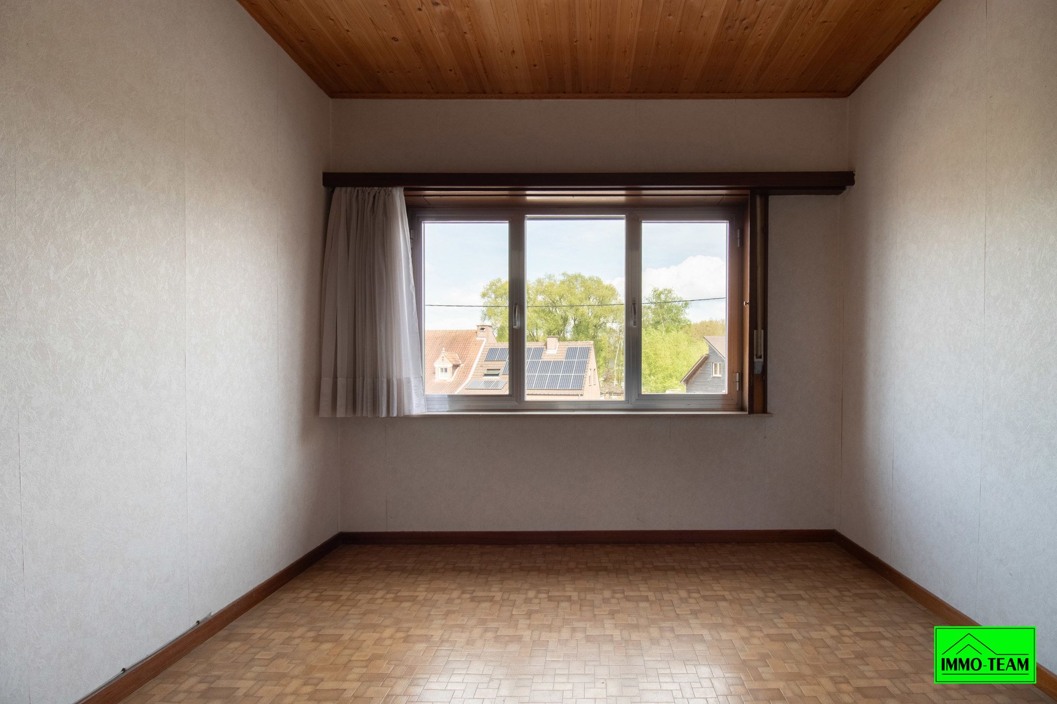 Solide, goed onderhouden 2-gevelwoning met tuin en garage foto 14