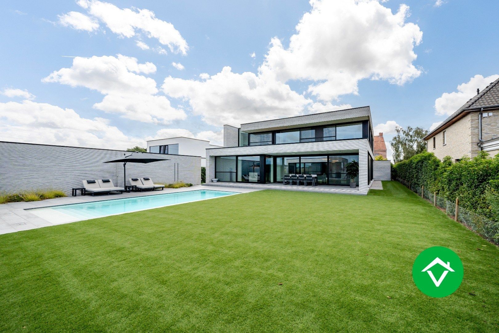 Exclusieve, moderne villa in Koekelare met zwembad, poolhouse, wellness en privécinema – ultiem wonen in luxe en stijl, met oog voor perfectie. foto {{pictureIndex}}