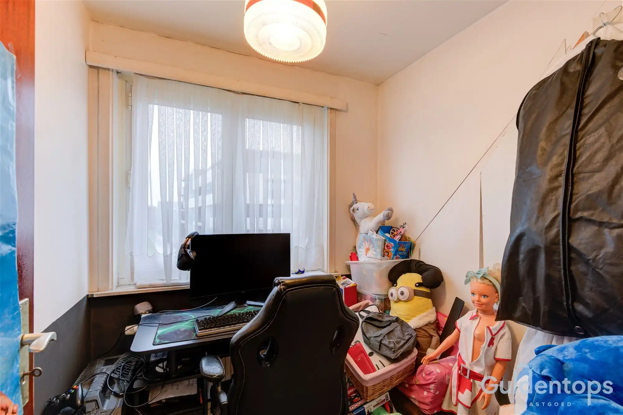 half open woning op ruim perceel foto 9