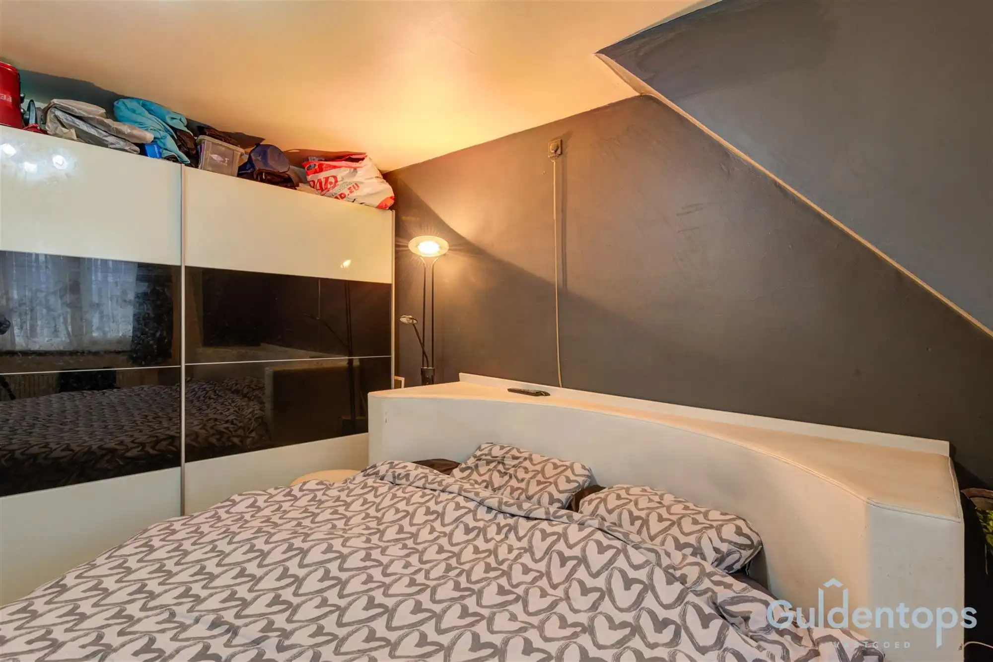 half open woning op ruim perceel foto 9