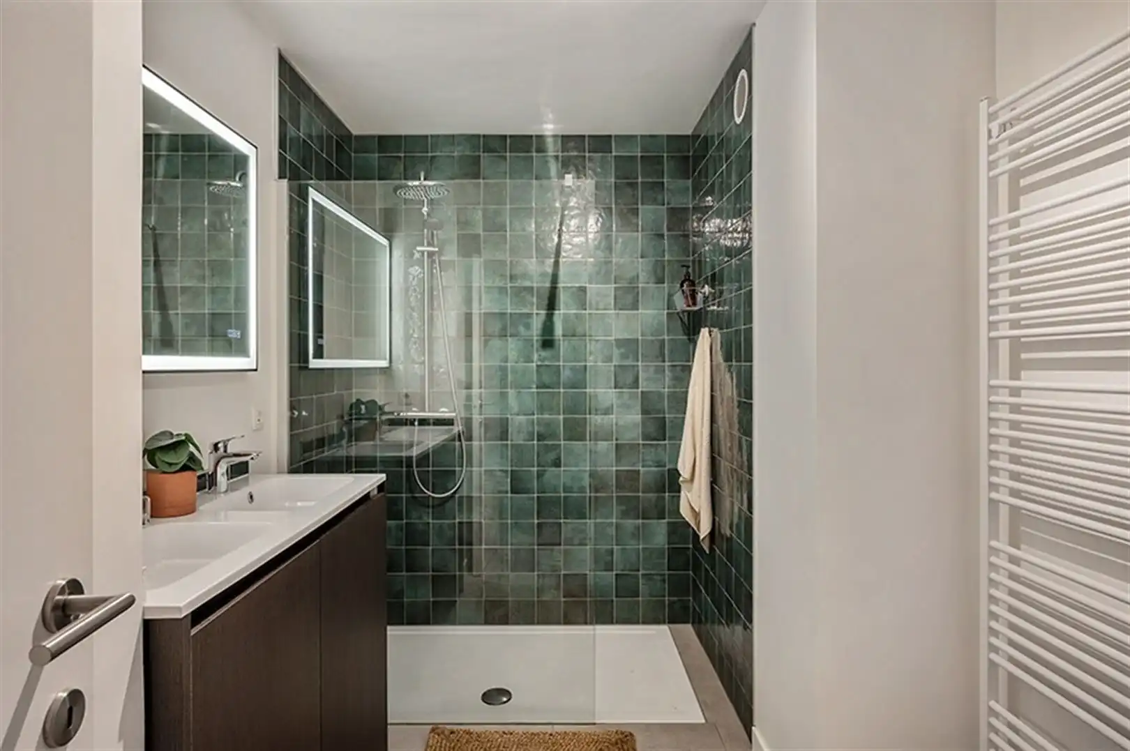 Instapklaar appartement met 2 grote slaapkamers, terras en garagebox foto 23