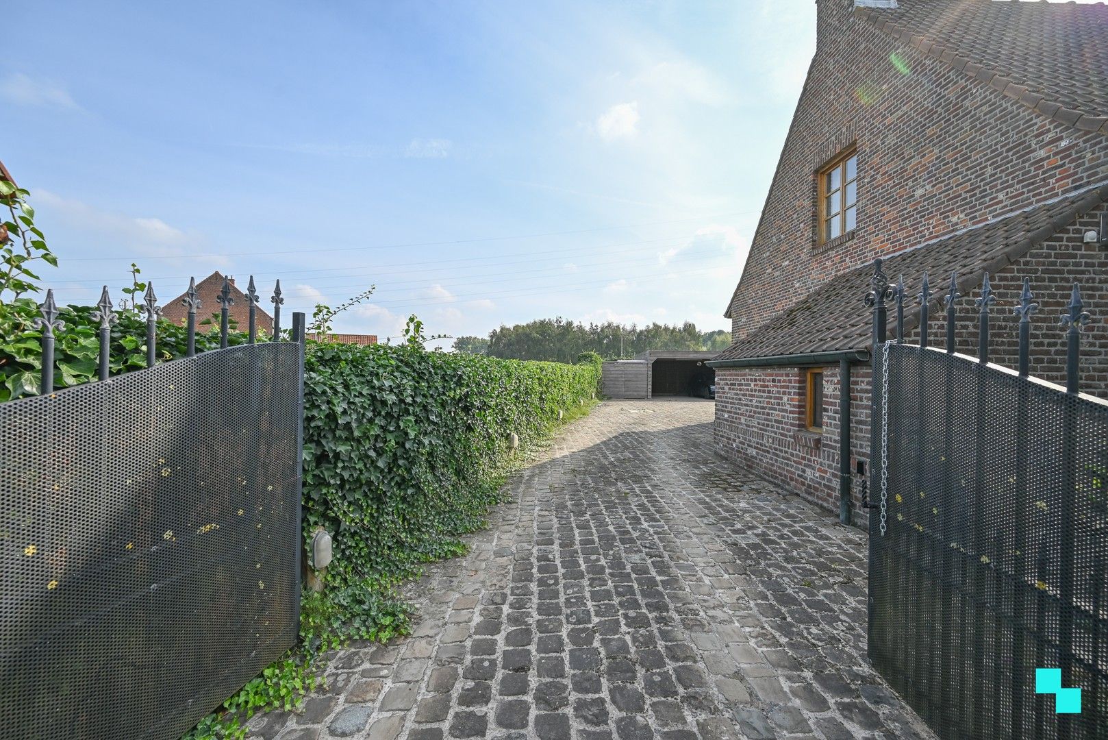 Landelijk gelegen open bebouwing op grens Lendelede, Izegem en Sint-Eloois-Winkel foto 14