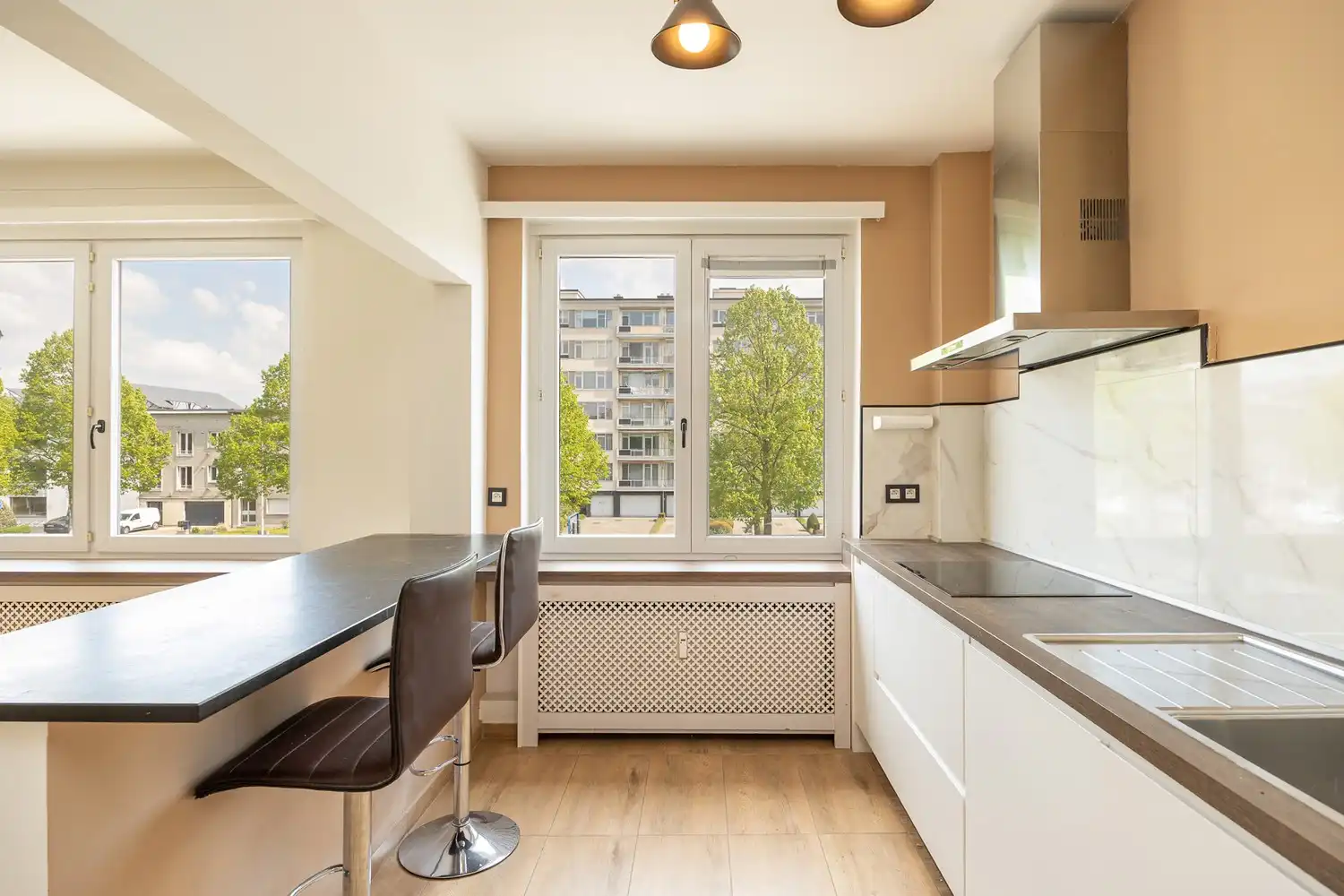 Recent gerenoveerd 2-slaapkamerappartement  met ruim terras te Wilrijk foto 5