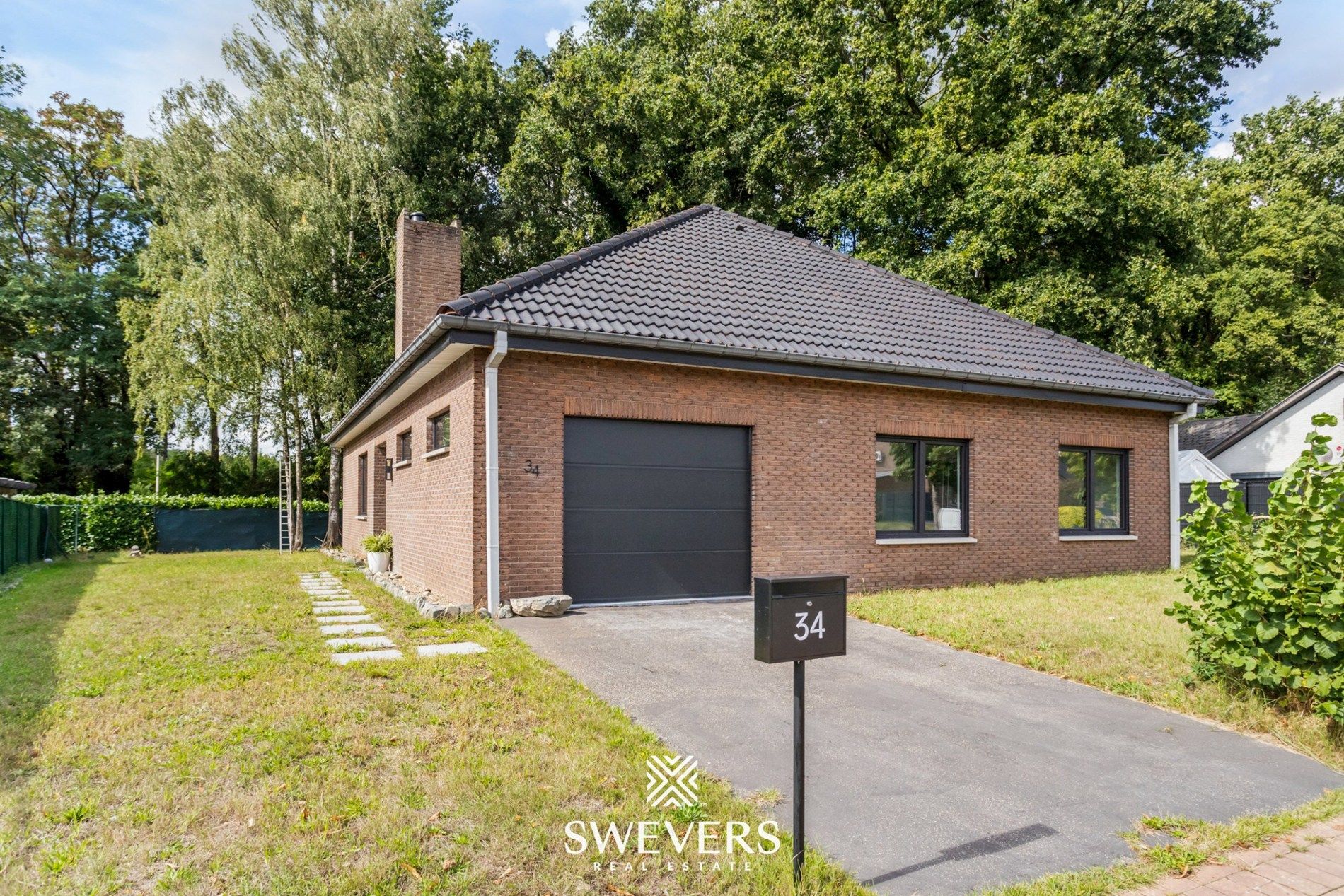 Volledig gerenoveerde gezinswoning met garage en tuin te Genk foto 30